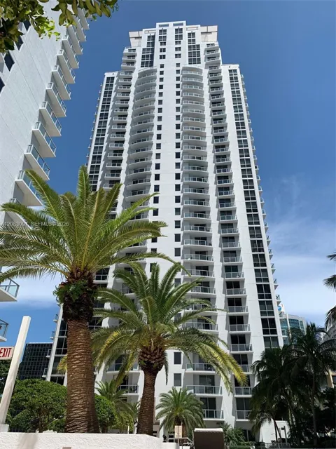 1060 Brickell Ave #1713