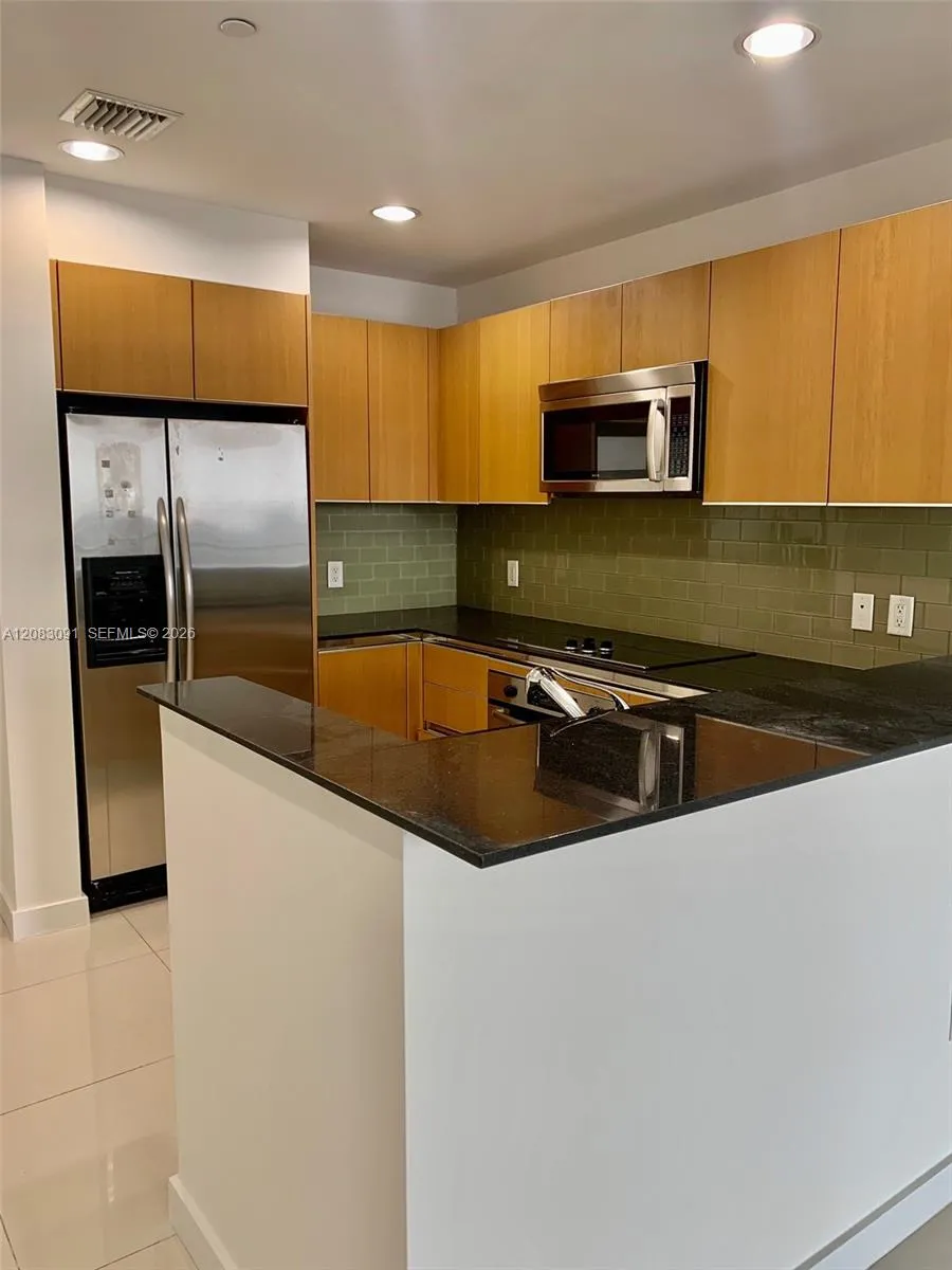 1060 Brickell Ave #1713 Miami, FL 33131