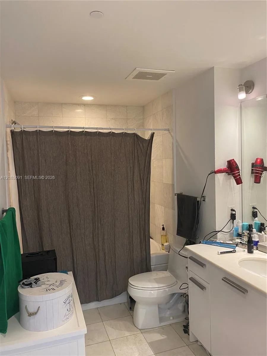 1060 Brickell Ave #1713 Miami, FL 33131