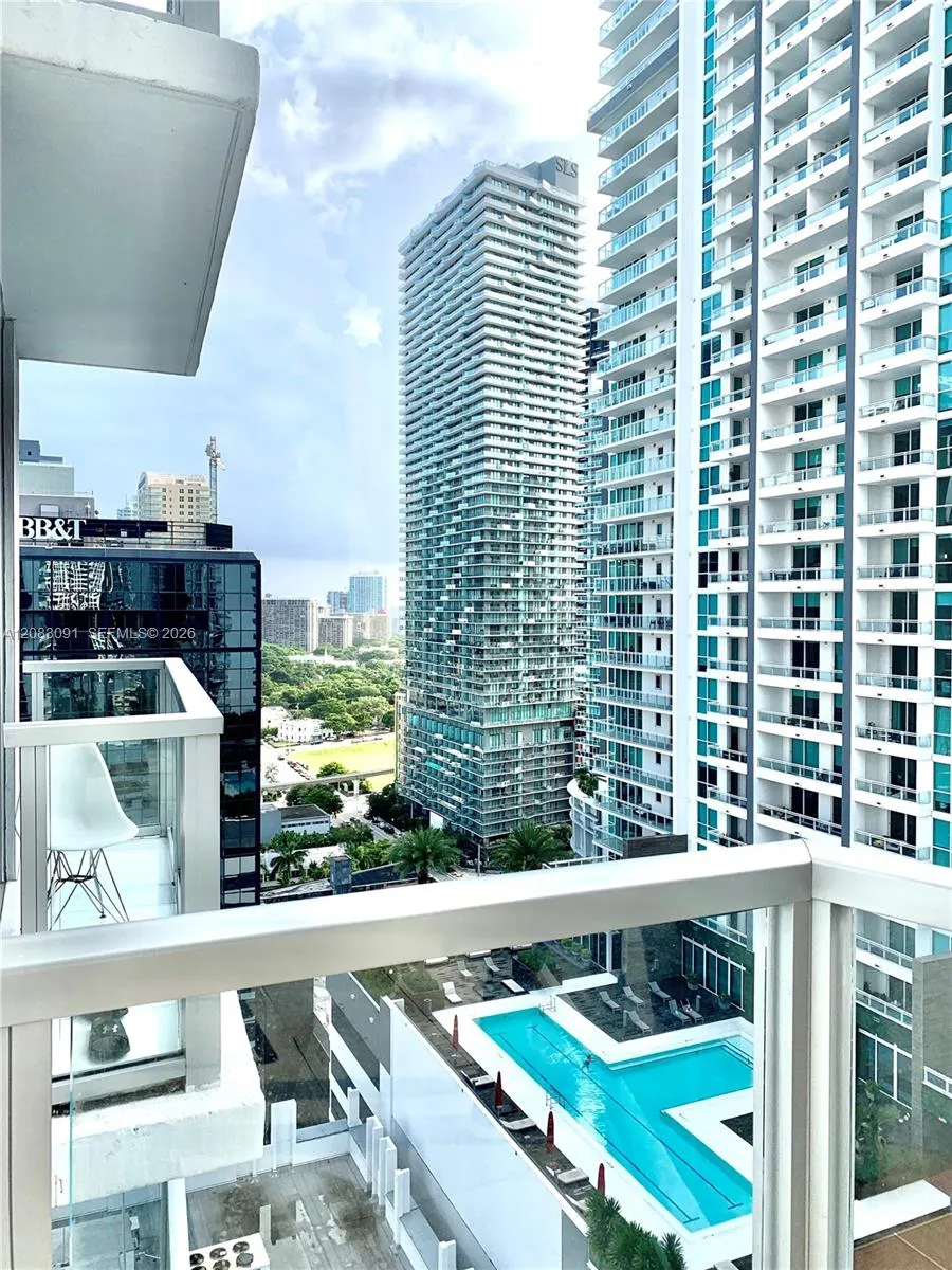 1060 Brickell Ave #1713 Miami, FL 33131