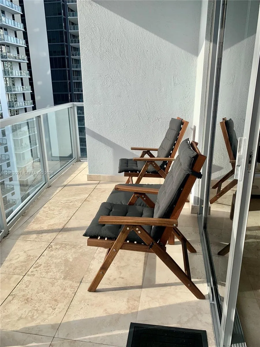1060 Brickell Ave #1713 Miami, FL 33131