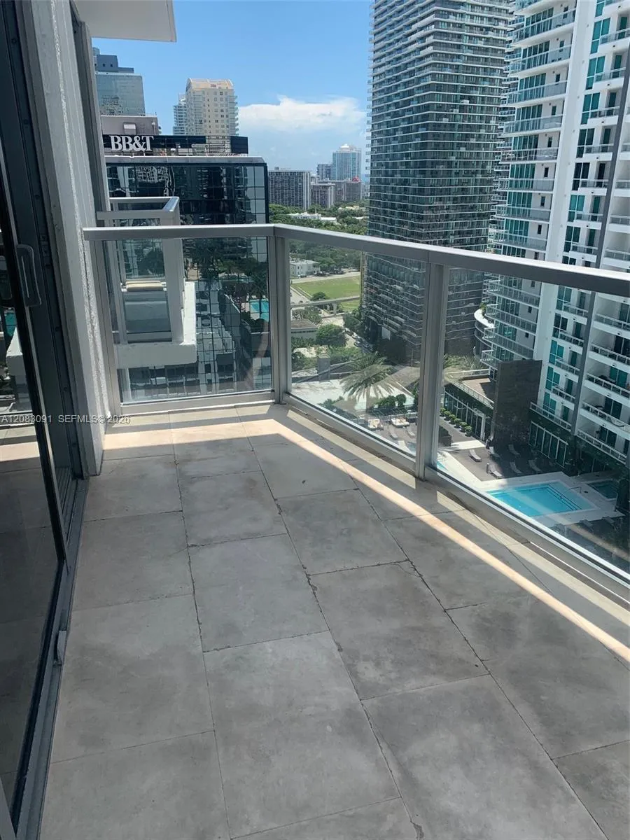 1060 Brickell Ave #1713 Miami, FL 33131