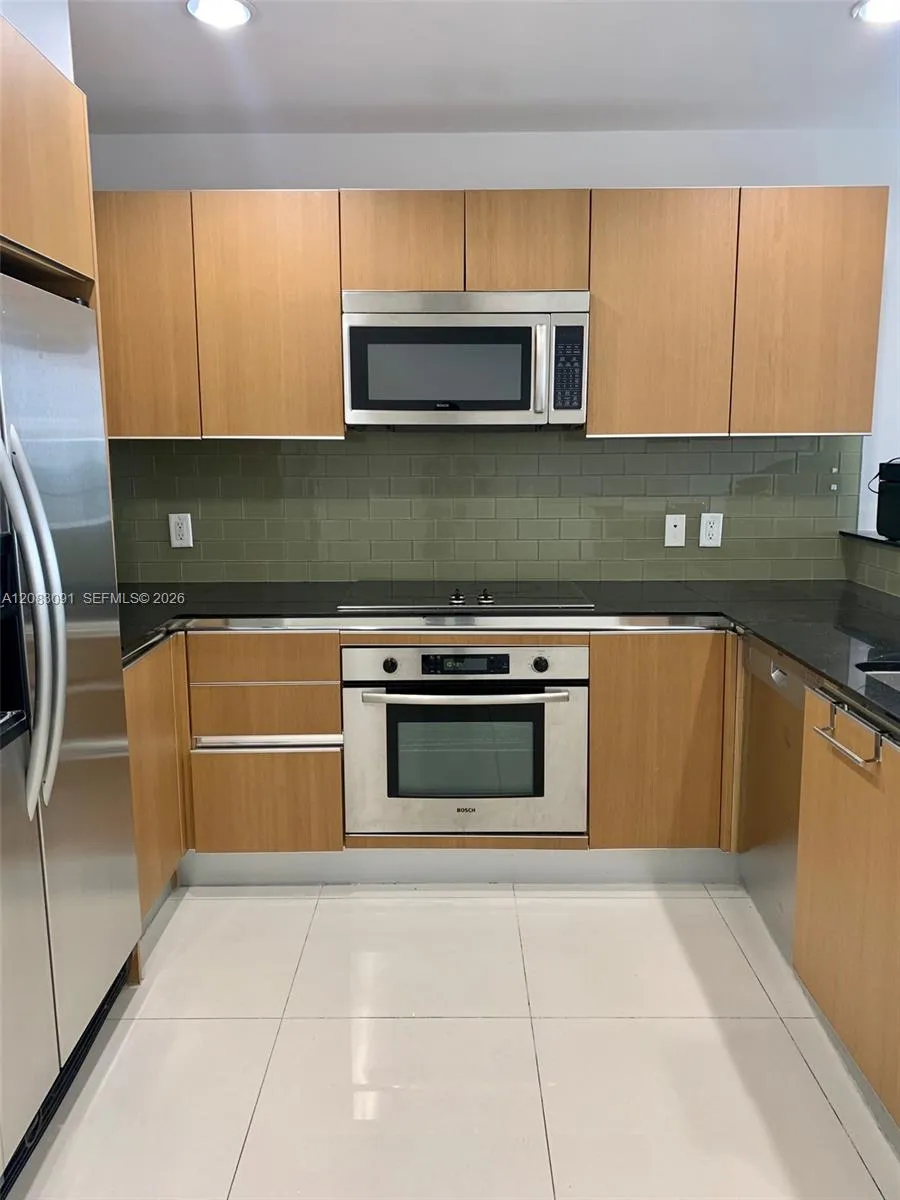 1060 Brickell Ave #1713 Miami, FL 33131