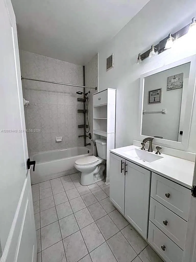 7080 NW 177th St #107-13 Hialeah, FL 33015