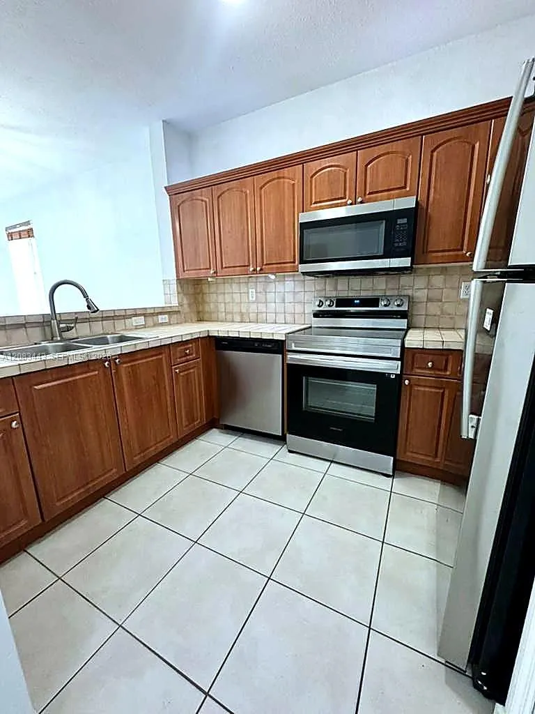 7080 NW 177th St #107-13 Hialeah, FL 33015