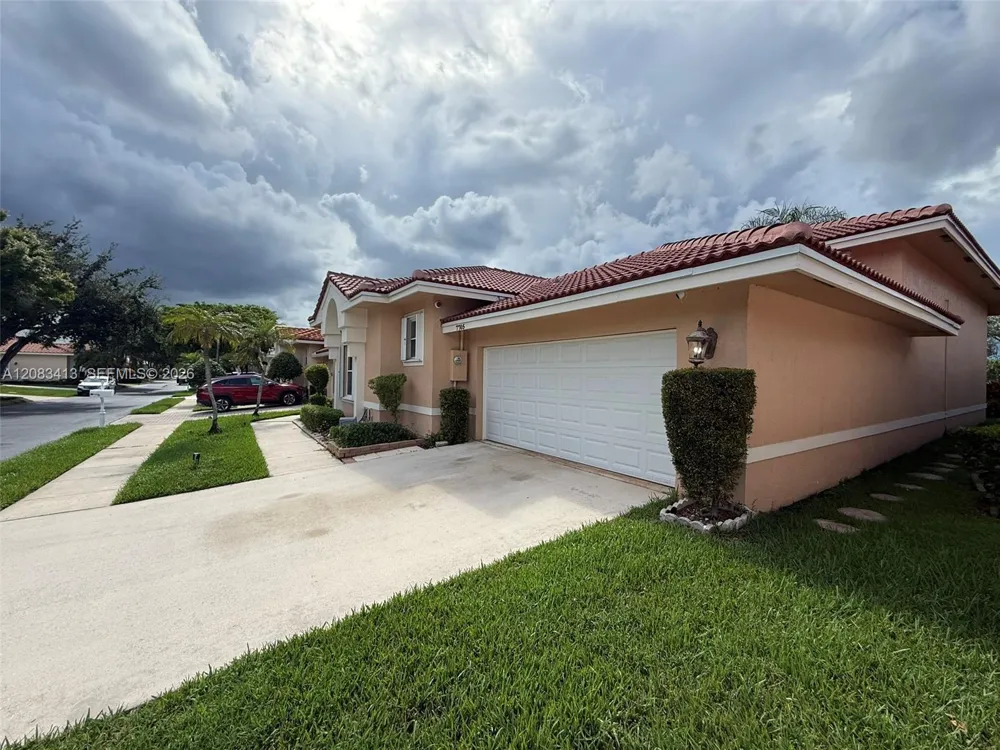 7705 Highlands Cir Margate, FL 33063