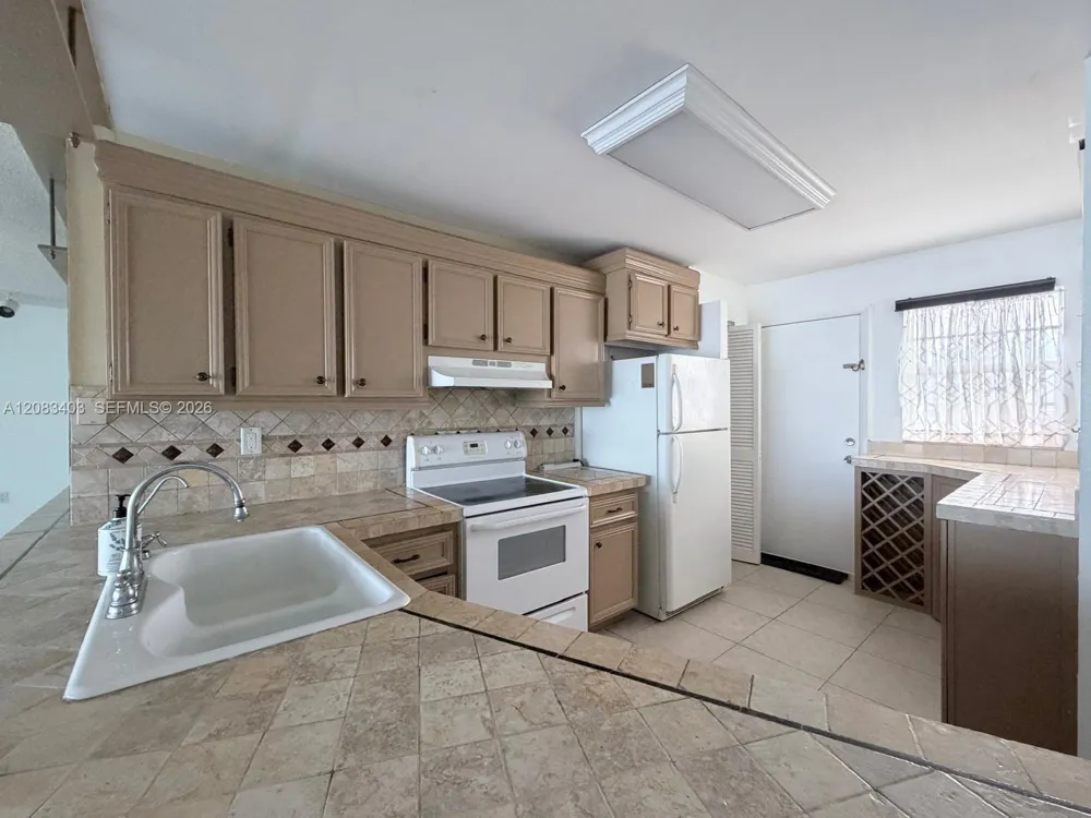 1780 NE 191st St #712-2 Miami, FL 33179