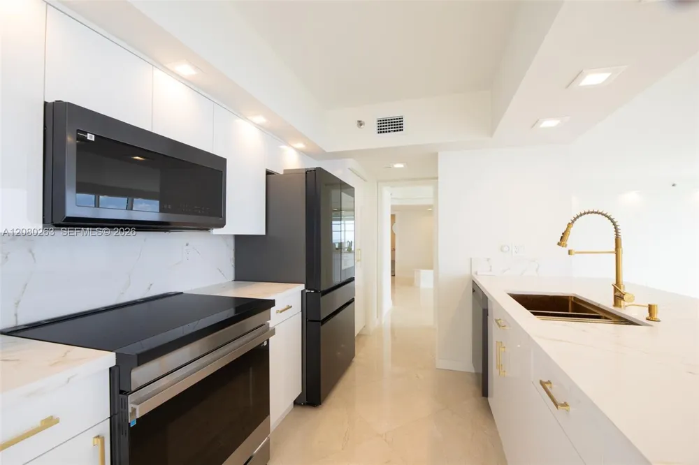 16425 Collins Ave #2311 Sunny Isles Beach, FL 33160