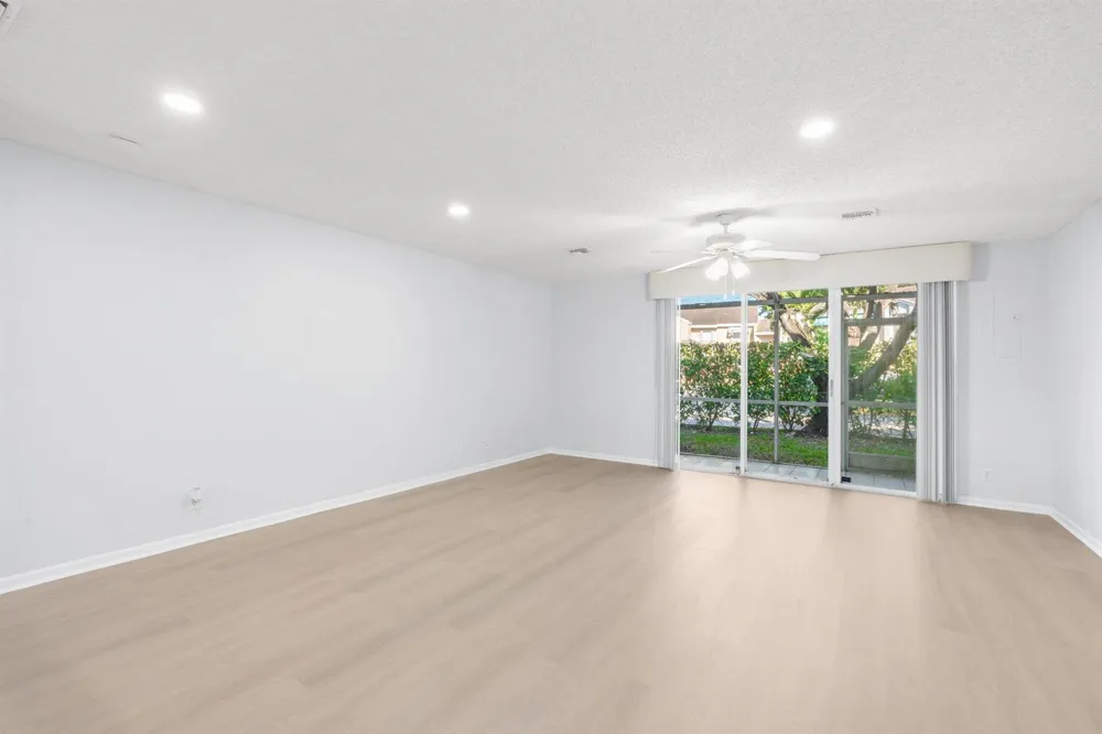 7107 Woodmont Way Tamarac, FL 33321