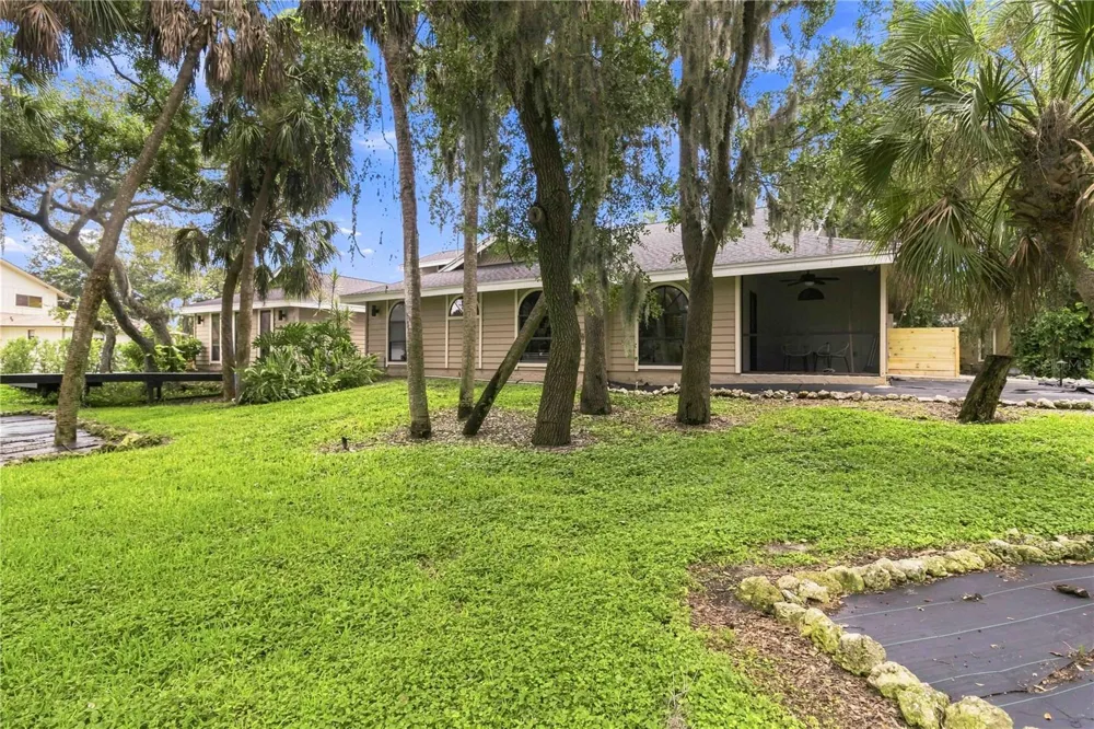 902 DRAKESWOOD COURT Sarasota, FL 34232