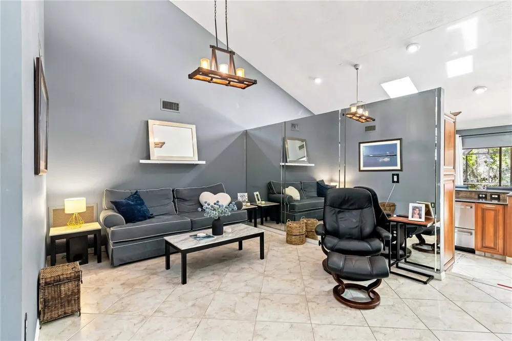 902 DRAKESWOOD COURT Sarasota, FL 34232