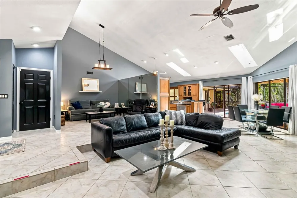 902 DRAKESWOOD COURT Sarasota, FL 34232