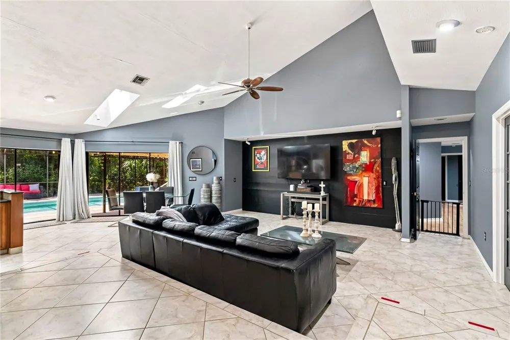 902 DRAKESWOOD COURT Sarasota, FL 34232