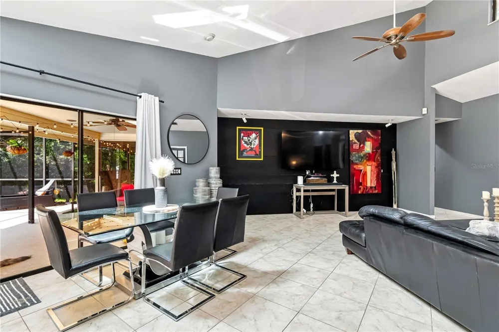 902 DRAKESWOOD COURT Sarasota, FL 34232