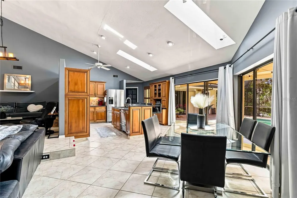 902 DRAKESWOOD COURT Sarasota, FL 34232