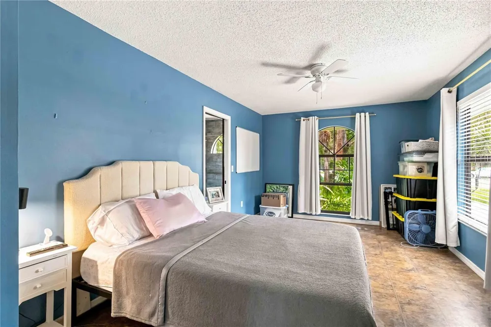 902 DRAKESWOOD COURT Sarasota, FL 34232