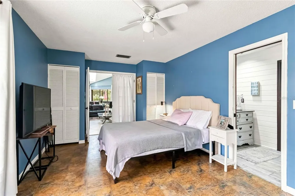 902 DRAKESWOOD COURT Sarasota, FL 34232