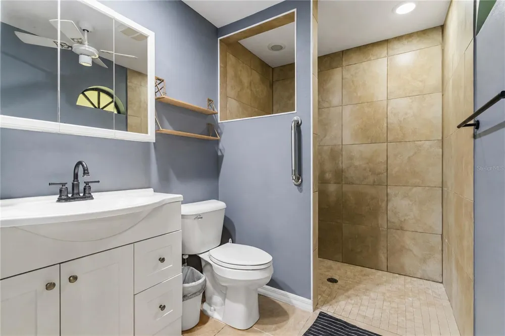 902 DRAKESWOOD COURT Sarasota, FL 34232
