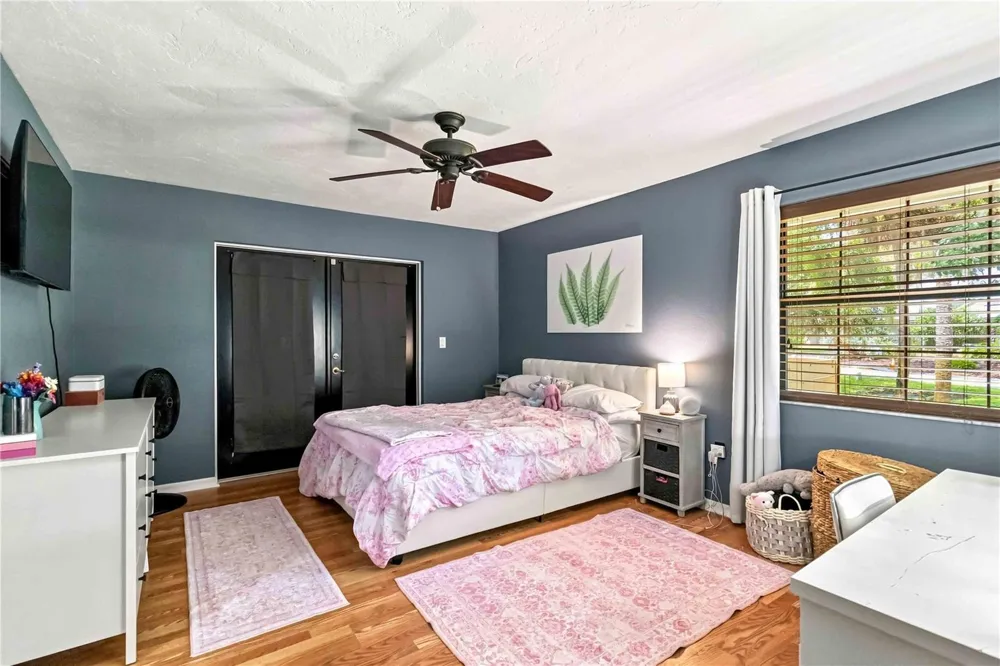 902 DRAKESWOOD COURT Sarasota, FL 34232