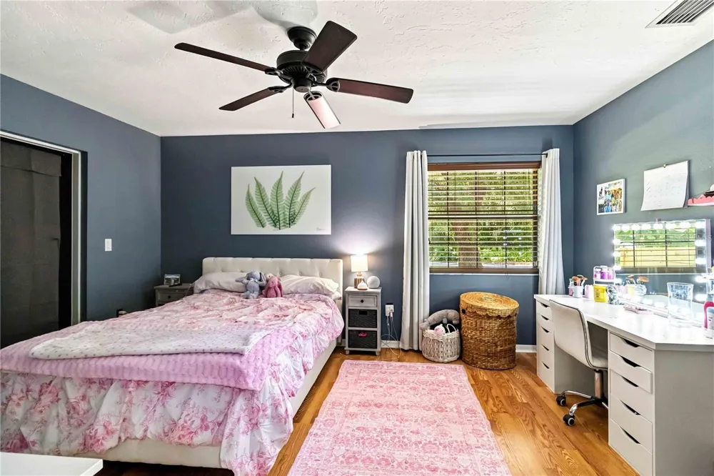 902 DRAKESWOOD COURT Sarasota, FL 34232