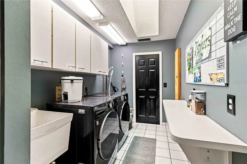 902 DRAKESWOOD COURT Sarasota, FL 34232