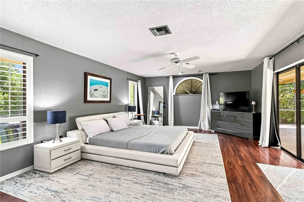902 DRAKESWOOD COURT Sarasota, FL 34232