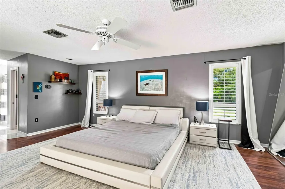 902 DRAKESWOOD COURT Sarasota, FL 34232