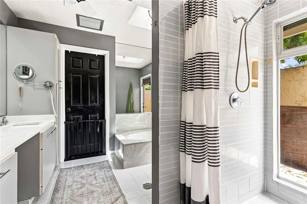 902 DRAKESWOOD COURT Sarasota, FL 34232