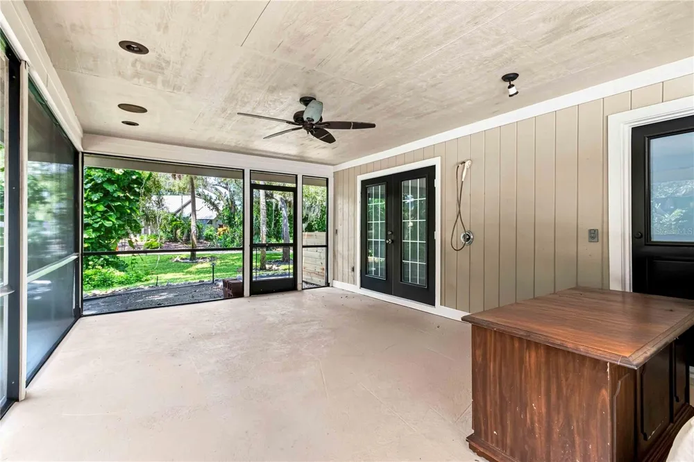 902 DRAKESWOOD COURT Sarasota, FL 34232