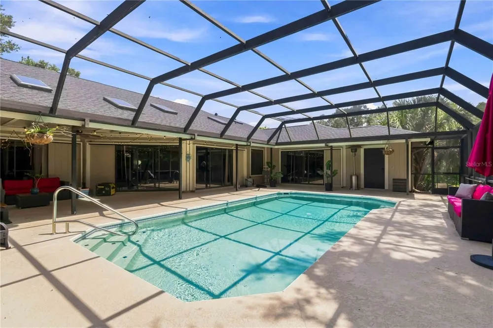 902 DRAKESWOOD COURT Sarasota, FL 34232