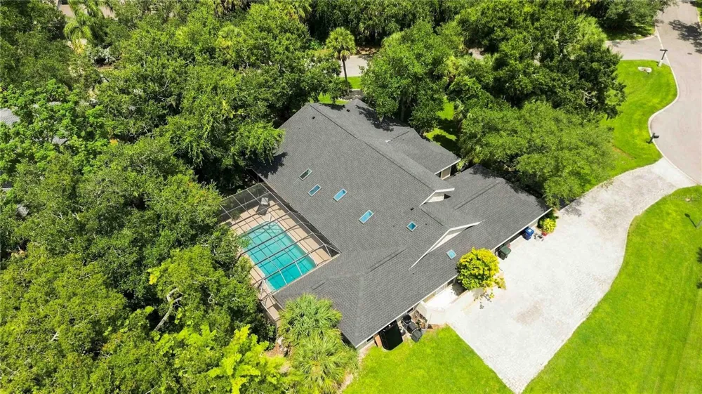 902 DRAKESWOOD COURT Sarasota, FL 34232