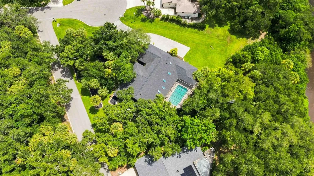 902 DRAKESWOOD COURT Sarasota, FL 34232