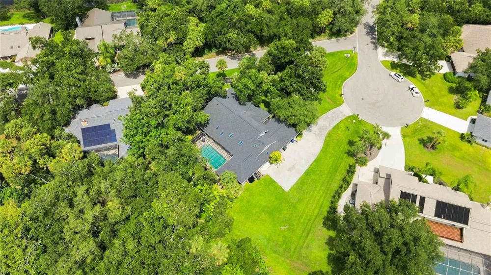 902 DRAKESWOOD COURT Sarasota, FL 34232