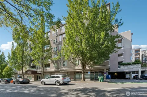 4343 Roosevelt Way NE #608