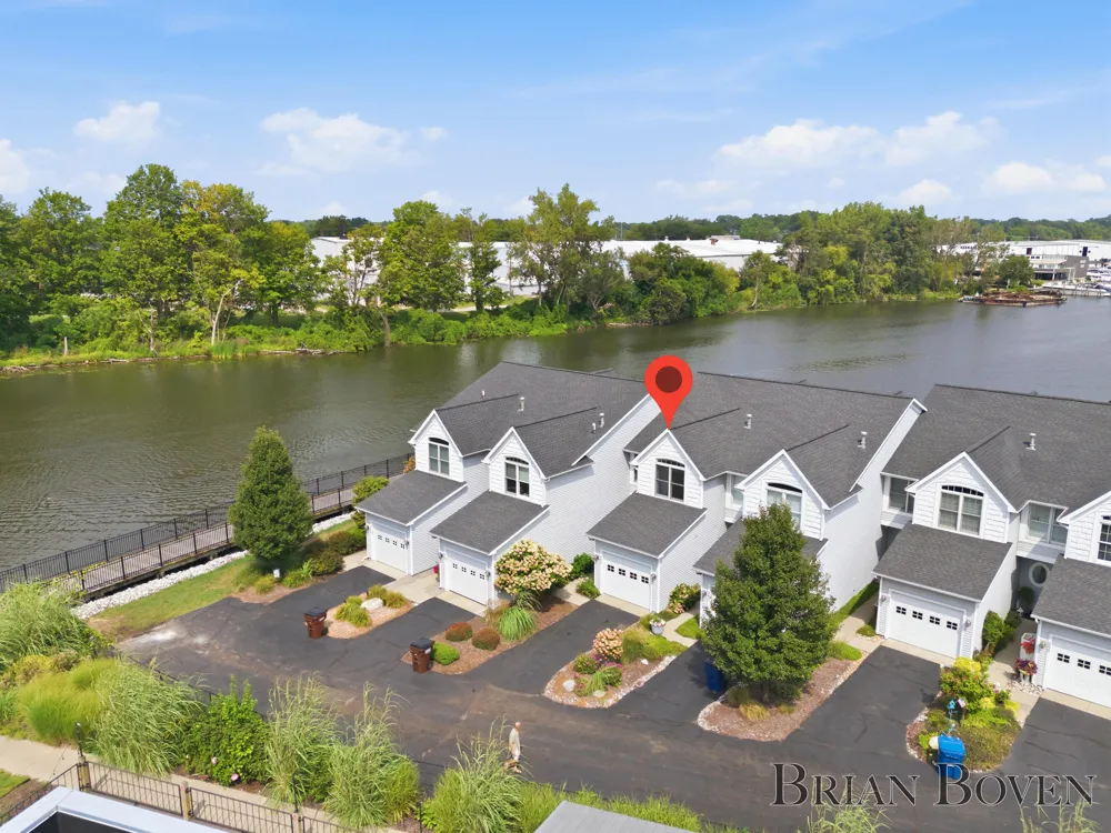 965 W Savidge Street Spring Lake, MI 49456