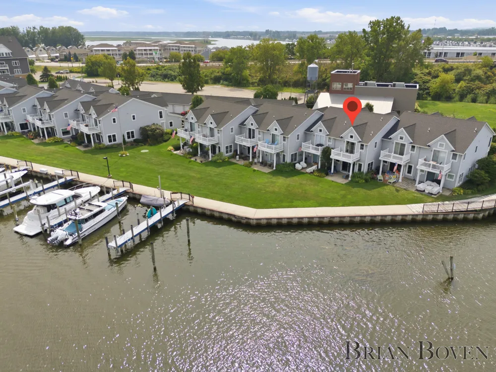 965 W Savidge Street Spring Lake, MI 49456