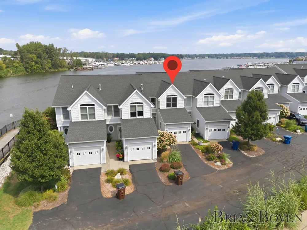 965 W Savidge Street Spring Lake, MI 49456