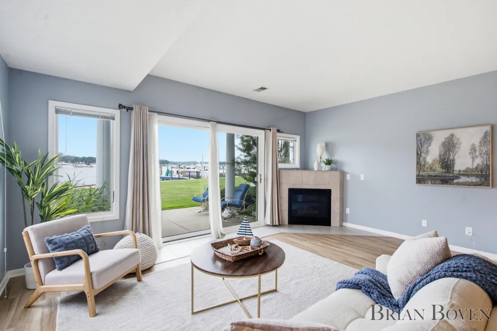 965 W Savidge Street Spring Lake, MI 49456