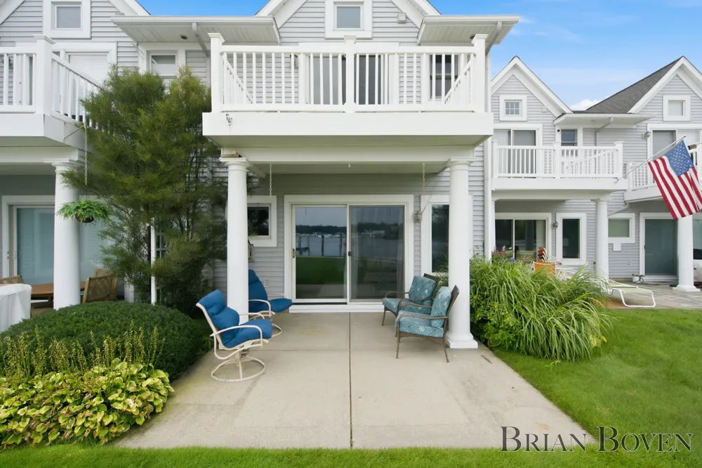 965 W Savidge Street Spring Lake, MI 49456