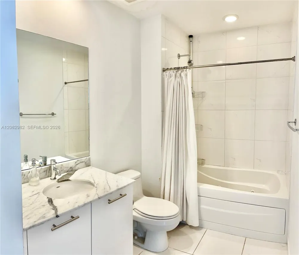 950 Brickell Bay Dr #4908 Miami, FL 33131