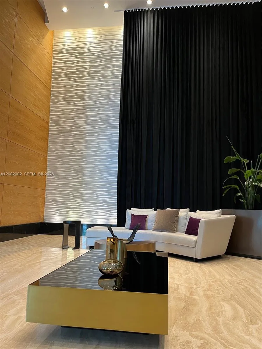 950 Brickell Bay Dr #4908 Miami, FL 33131