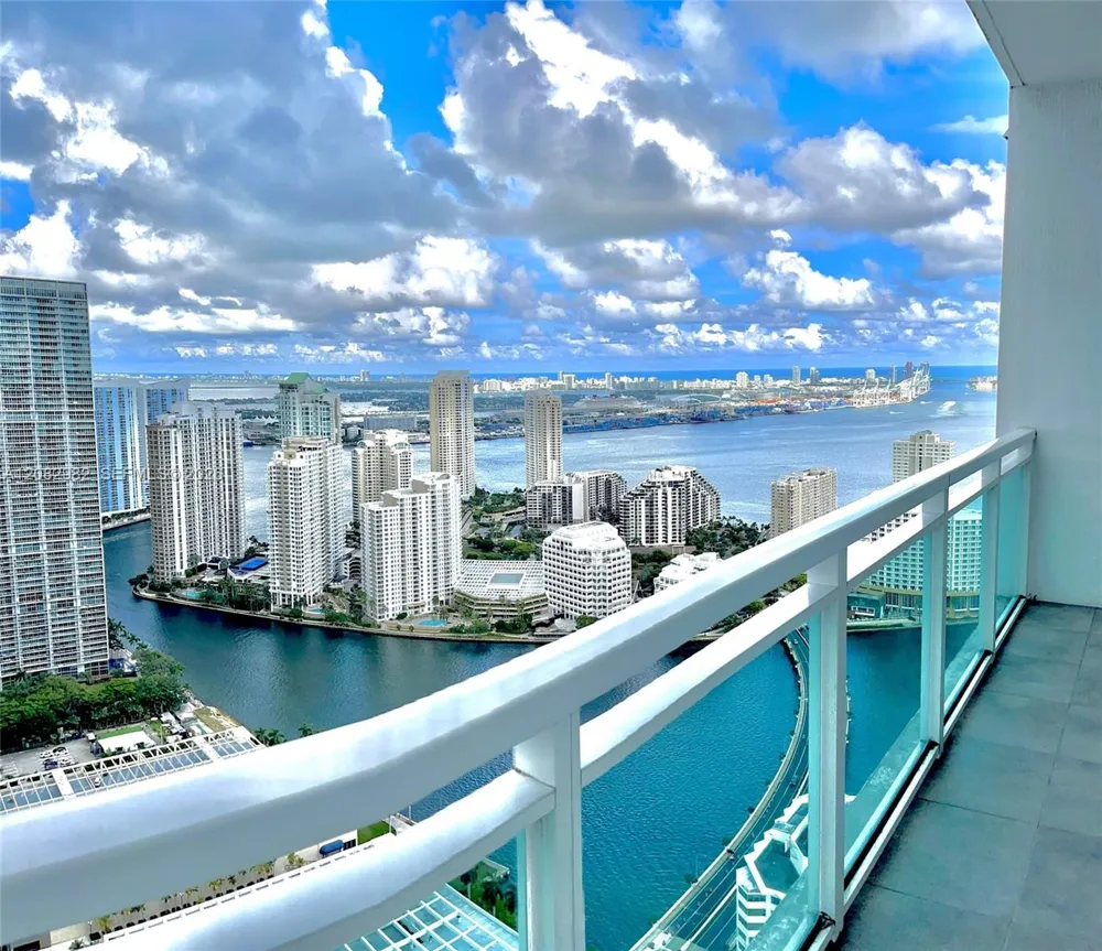 950 Brickell Bay Dr #4908 Miami, FL 33131