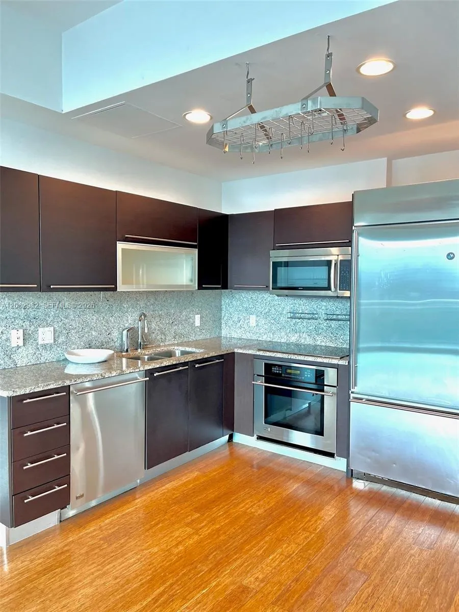 950 Brickell Bay Dr #4908 Miami, FL 33131