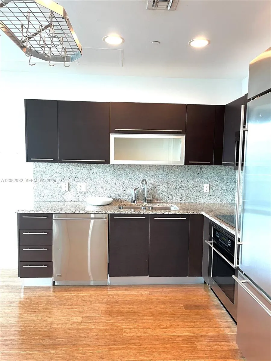 950 Brickell Bay Dr #4908 Miami, FL 33131