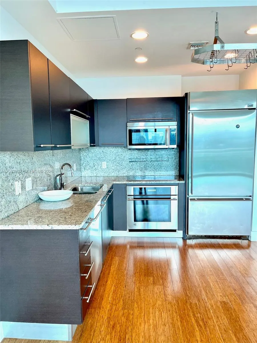 950 Brickell Bay Dr #4908 Miami, FL 33131