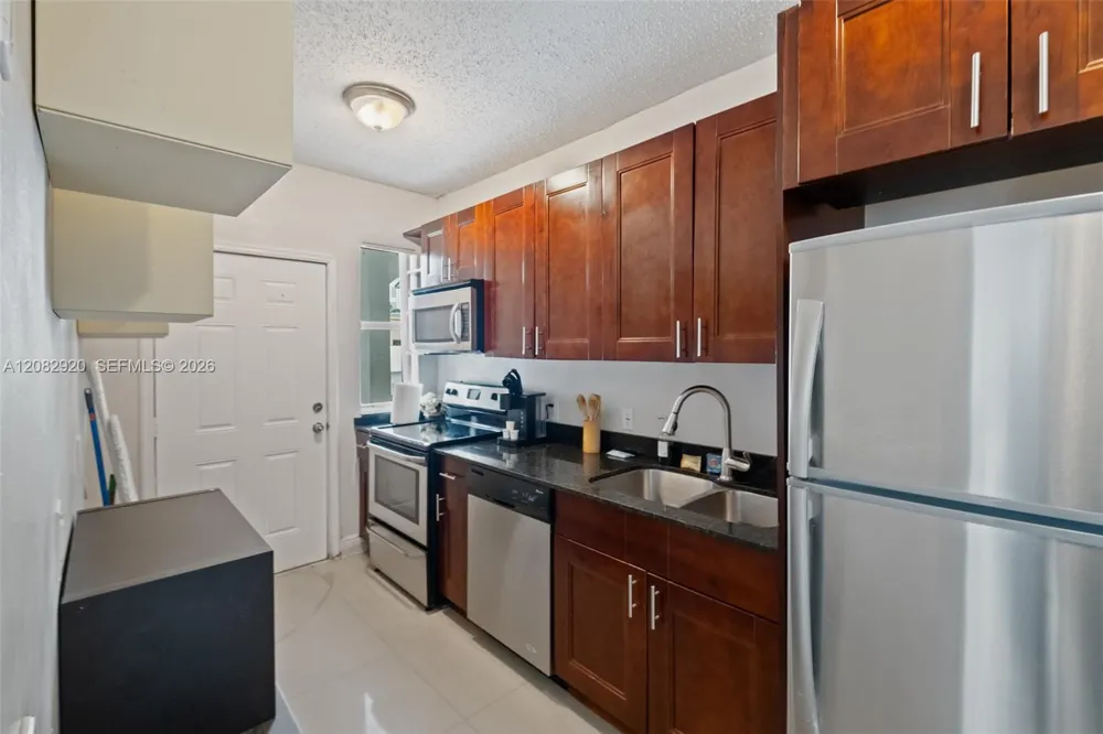 1459 NW 2nd St Miami, FL 33125