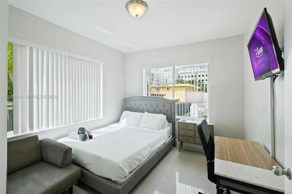 1459 NW 2nd St Miami, FL 33125