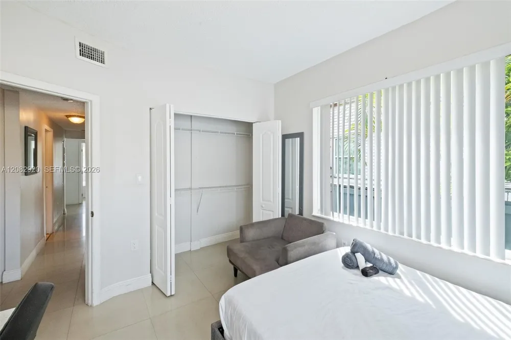 1459 NW 2nd St Miami, FL 33125