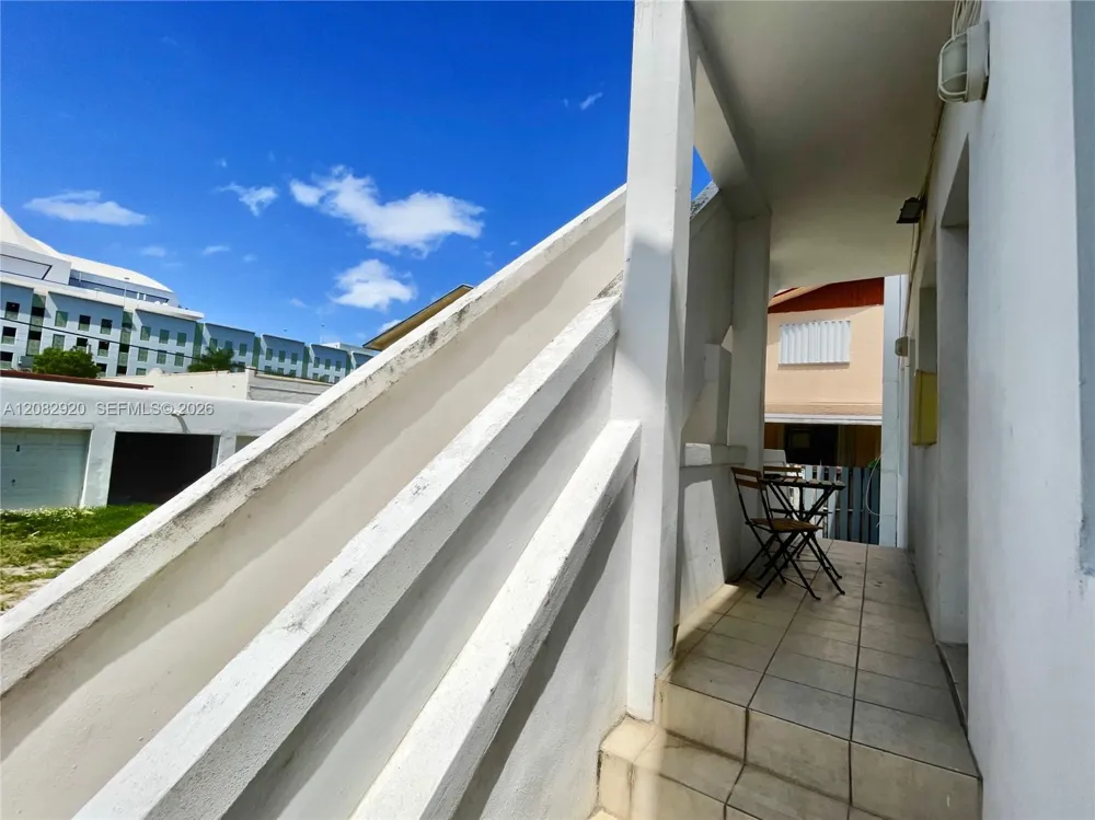 1459 NW 2nd St Miami, FL 33125