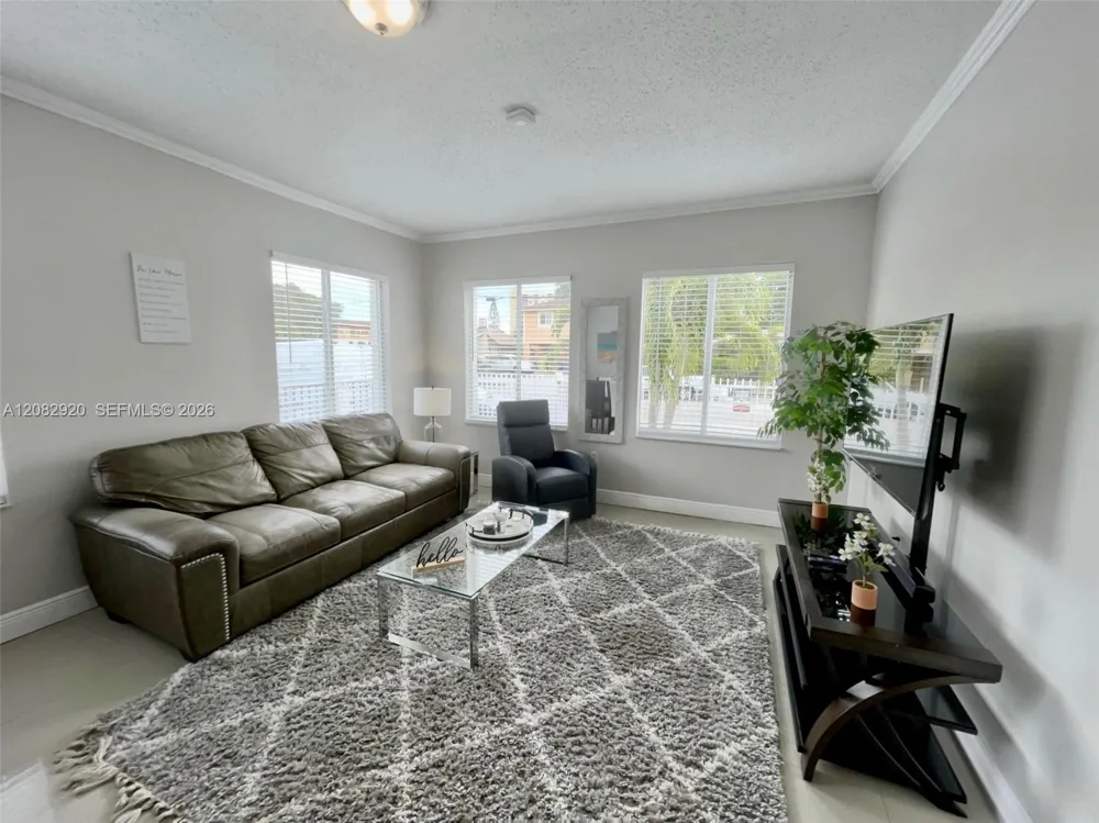 1459 NW 2nd St Miami, FL 33125